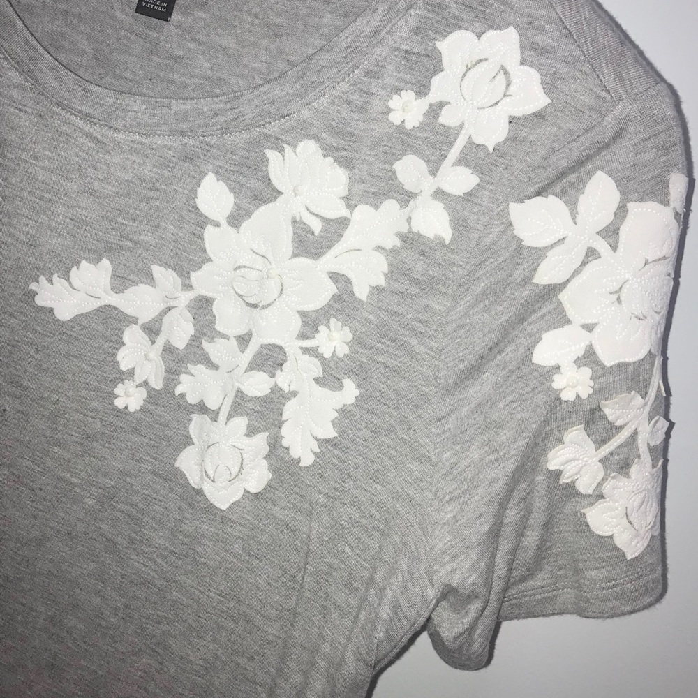 Soft gray tee - Picture 2 of 2